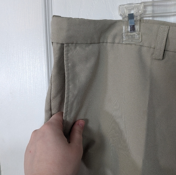 Haggar Classic Flat Front Chino Dress Shorts in Tan/Cream Size 42 Waist - Picture 4 of 6